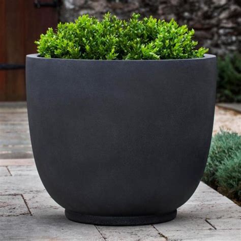 extra large lightweight outdoor planters.